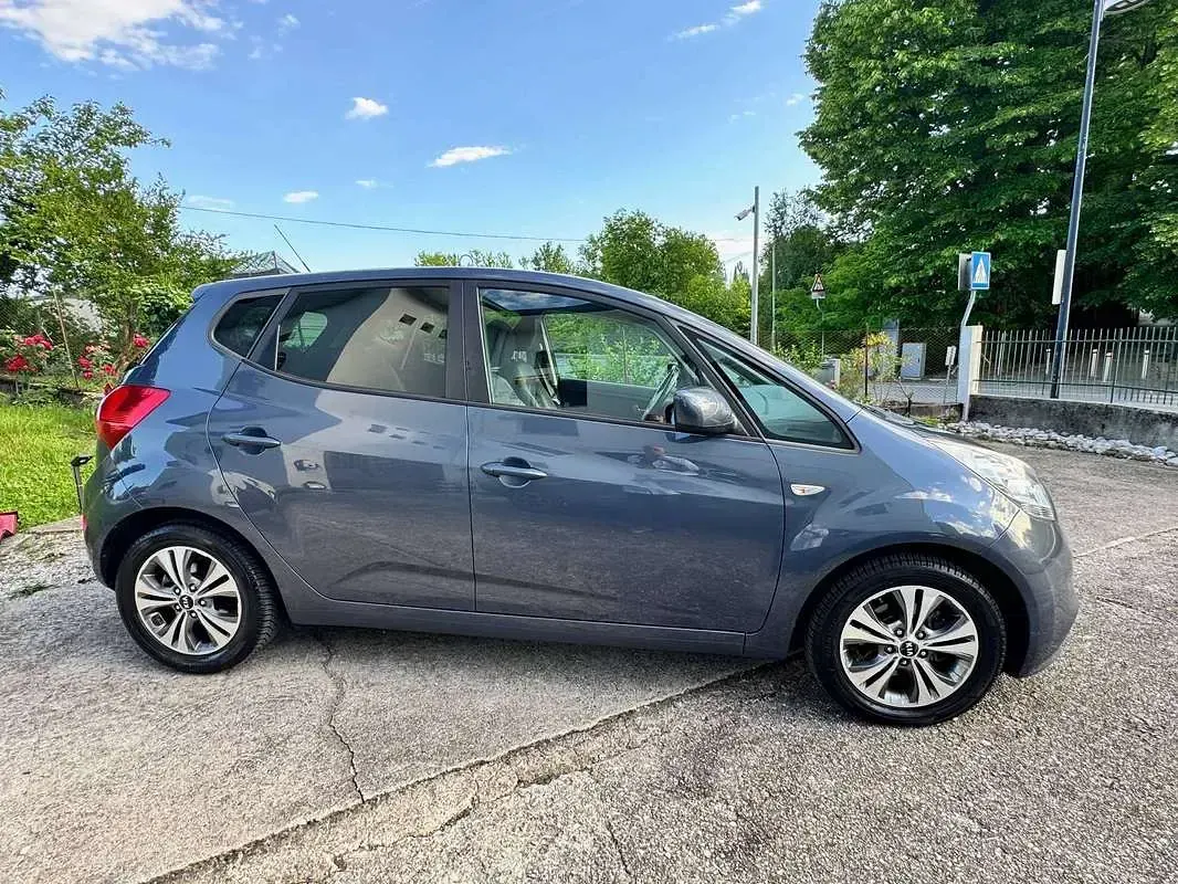 Usata Kia Venga 90 CV (66 kW) 2017 Blu/azzurro Utilitaria