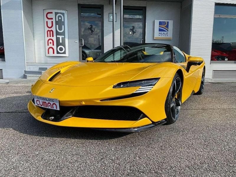 Usata Ferrari SF90 779 CV (572 kW) 2022 Giallo Cabrio
