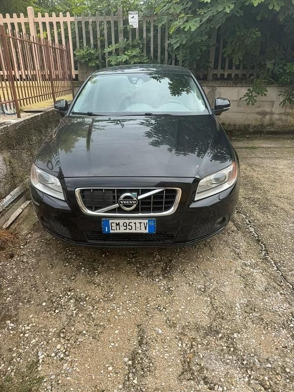 Usata Volvo V70 136 CV (100 kW) 2012 Nero Station wagon