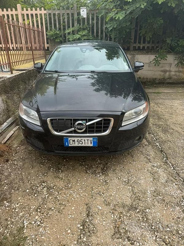 Usata Volvo V70 163 CV (119 kW) 2012 Nero Station wagon