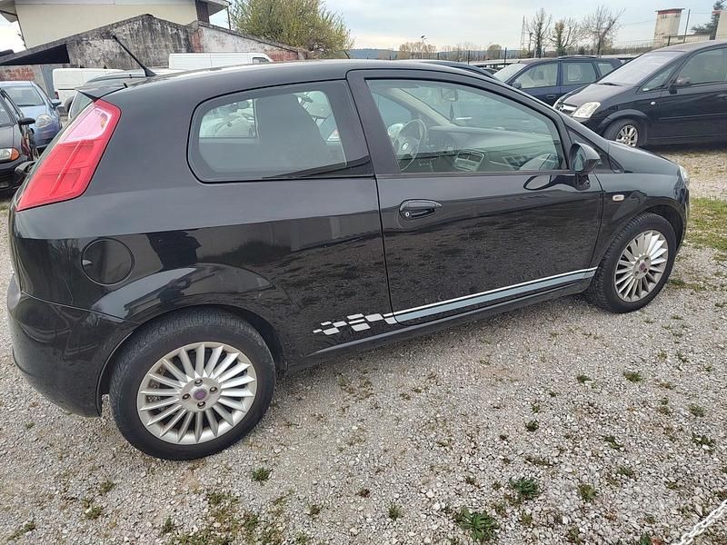Usata Fiat Grande Punto Sport 77 CV (56 kW) 2009 Nero Utilitaria