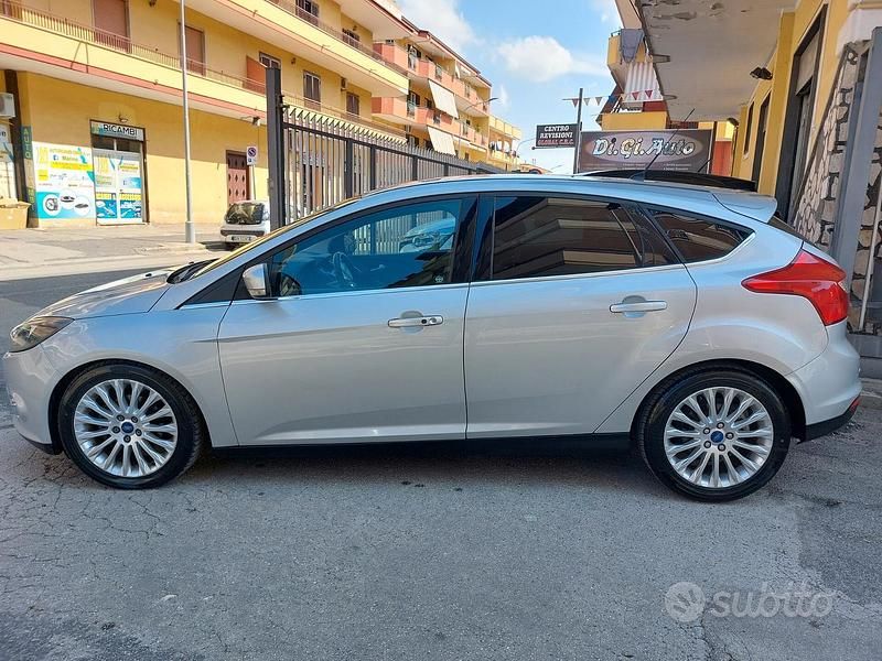 Usata Ford Focus Titanium 115 CV (84 kW) 2011 Grigio Berlina