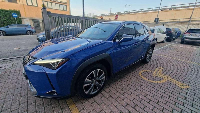 Blu Usata 2022 Lexus UX 300e Luxury Line SUV | 22.500 € - Immagine 1/4