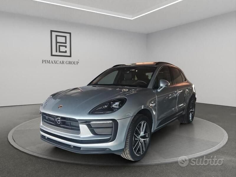 Grigio Usata 2022 Porsche Macan SUV | 72.900 € (Cara) - Immagine 1/4