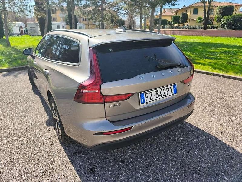 Usata Volvo V60 Business Edition 150 CV (110 kW) 2020 Grigio Station wagon