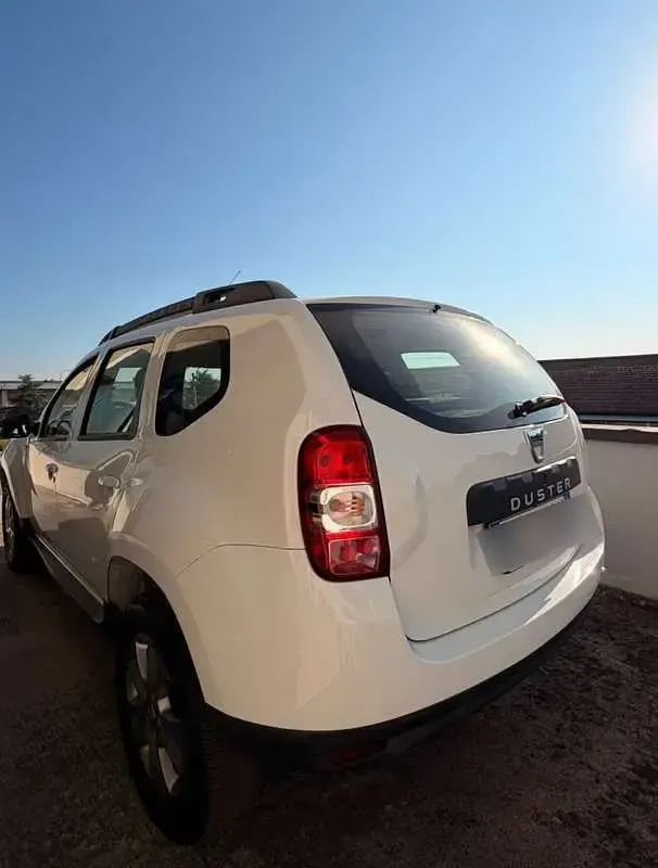 Usata Dacia Duster Lauréate 110 CV (80 kW) 2016 Bianco SUV