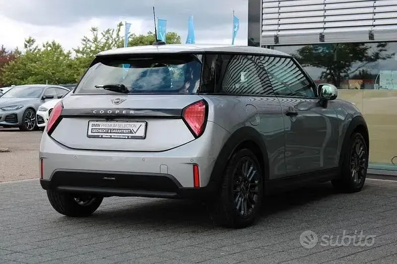 Usata Mini Cooper Classic 114 kW (156 CV) 2025 Grigio Utilitaria