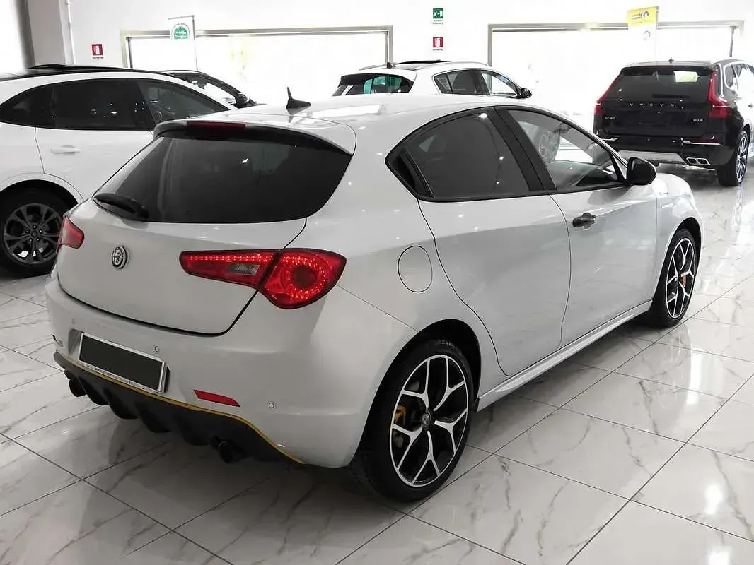 Usata Alfa Romeo Giulietta Veloce 170 CV (125 kW) 2019 Grigio Utilitaria