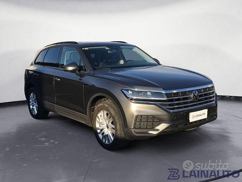 Usata VW Touareg Comfortline 231 CV (169 kW) 2021 Grigio SUV