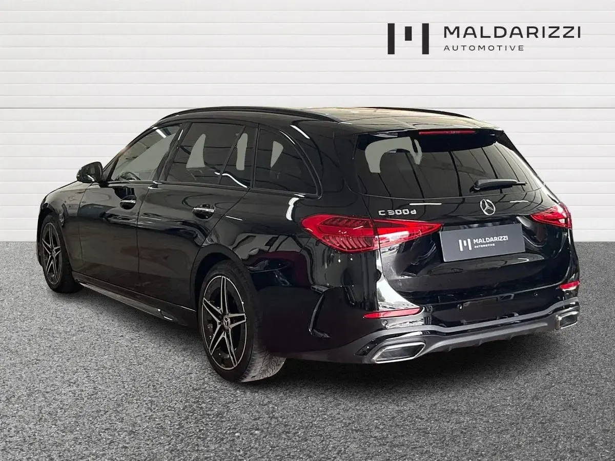 Usata Mercedes 300 AMG Line Premium Plus 265 CV (194 kW) 2023 Nero Station wagon