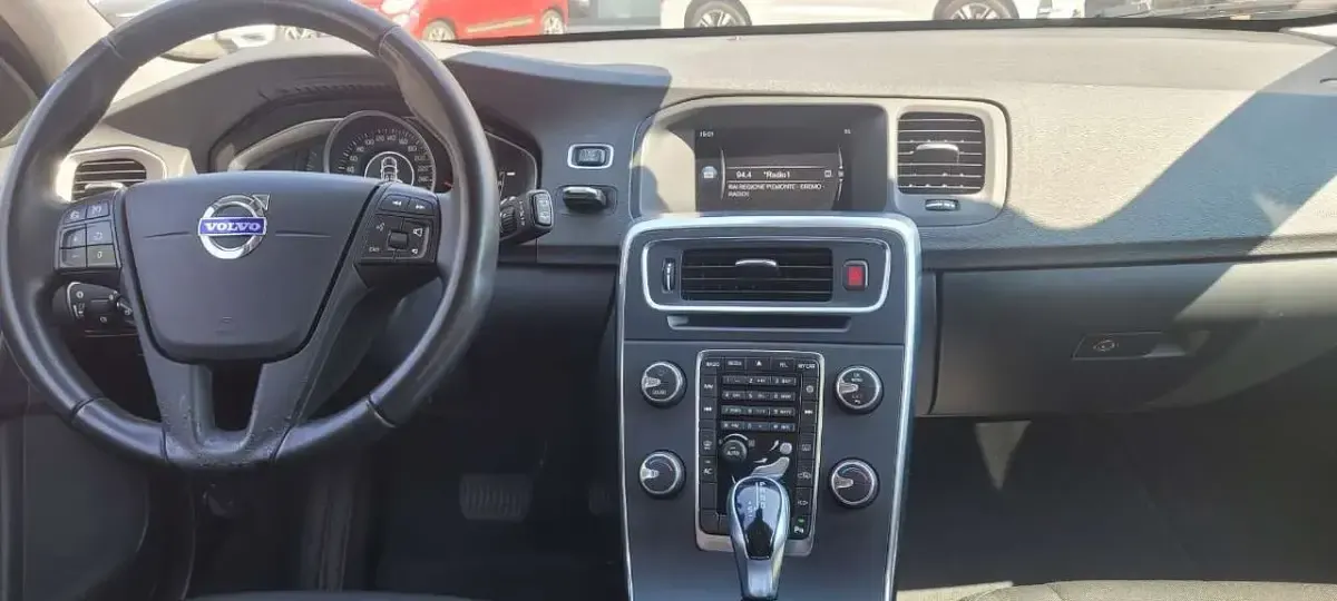 Usata Volvo V60 Business Edition 150 CV (110 kW) 2018 Nero Station wagon