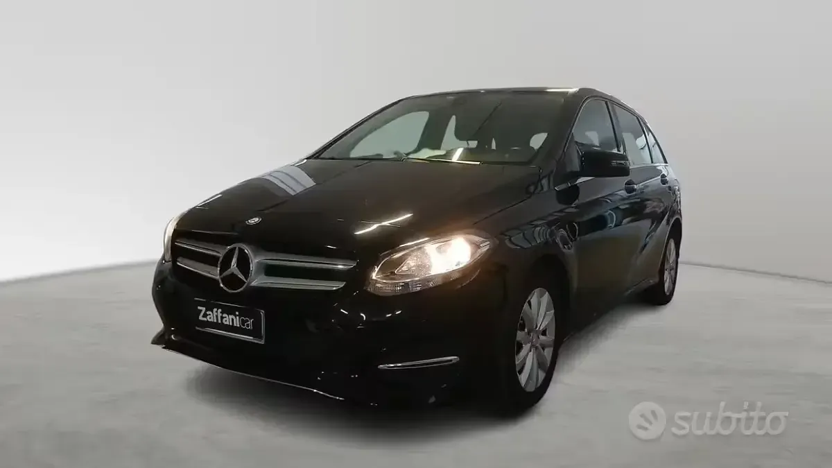Usata Mercedes B180 Executive 109 CV (80 kW) 2016 Nero Utilitaria
