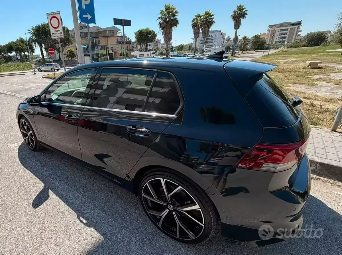 Usata VW Golf VIII 116 CV (85 kW) 2022 Nero Utilitaria