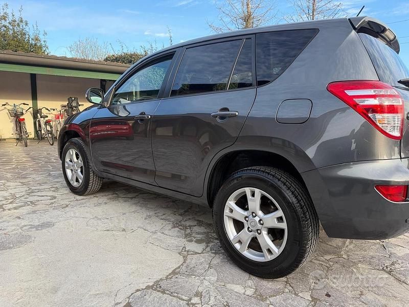 Usata Toyota RAV4 Luxury 150 CV (110 kW) 2009 Marrone SUV