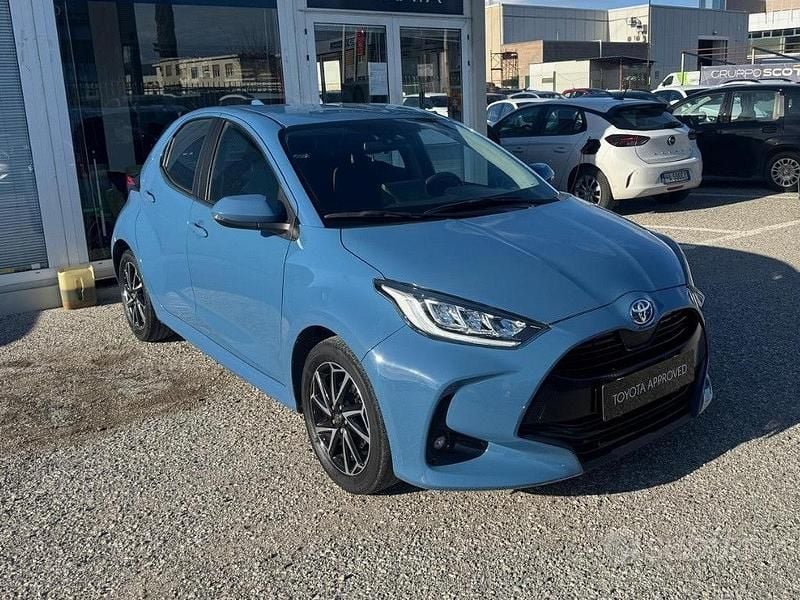 Usata Toyota Yaris Trend 72 CV (52 kW) 2022 Blu Utilitaria