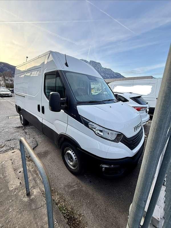 Usata Iveco Daily 136 CV (100 kW) 2023