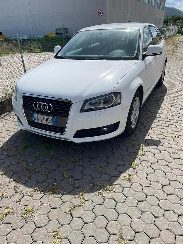 Bianco Usata 2010 Audi A3 Young Tre volumi | 4900 € (Buon prezzo) - Immagine 1/4