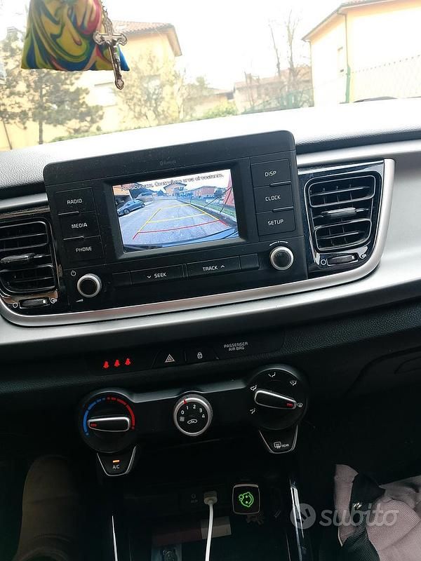 Usata Kia Rio Active 77 CV (56 kW) 2017 Nero Berlina