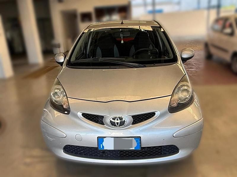 Usata Toyota Aygo 67 CV (49 kW) 2007 Argento Utilitaria