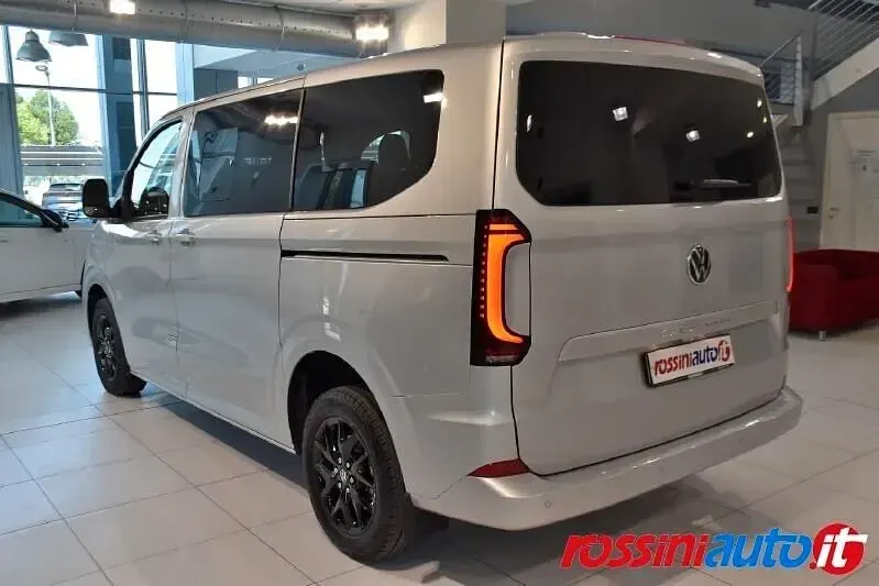 Usata VW Caravelle Life 150 CV (110 kW) 2025 Argento Furgone