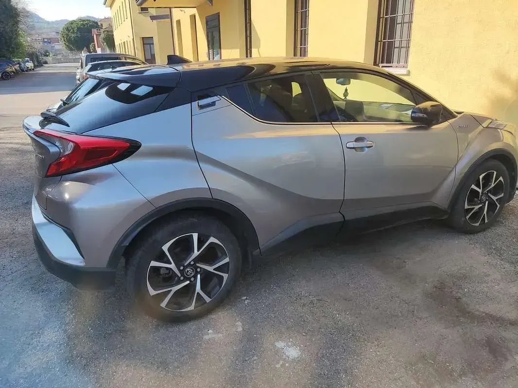 Usata Toyota C-HR Active 98 CV (72 kW) 2017 SUV