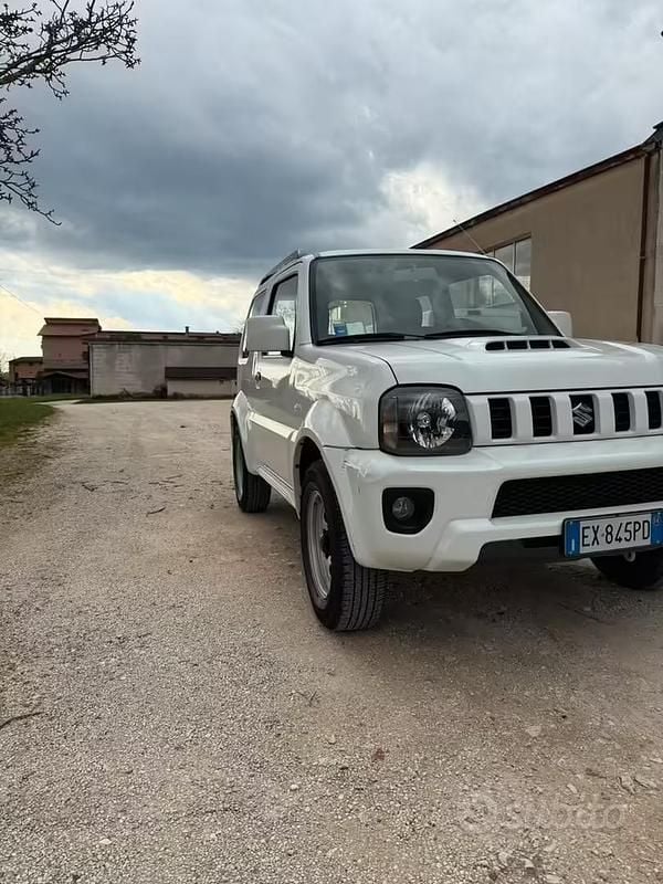 Usata Suzuki Jimny 86 CV (63 kW) 2014 Bianco SUV