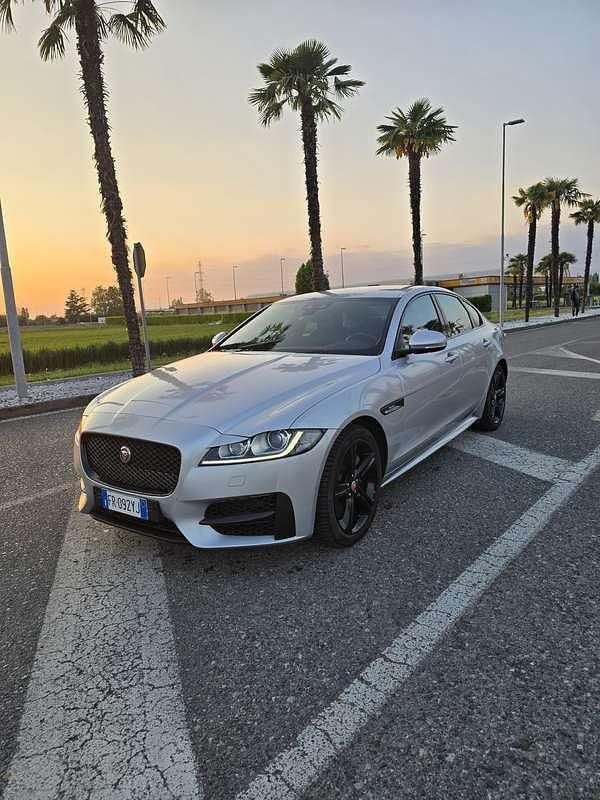 Usata Jaguar XF Portfolio 241 CV (177 kW) 2018 Grigio Berlina