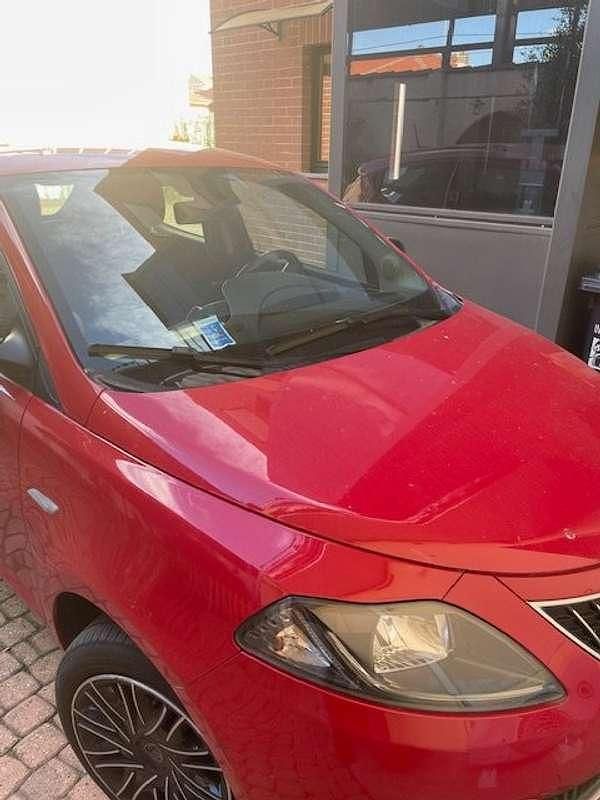 Usata Lancia Ypsilon Gold 69 CV (50 kW) 2022 Rosso Utilitaria