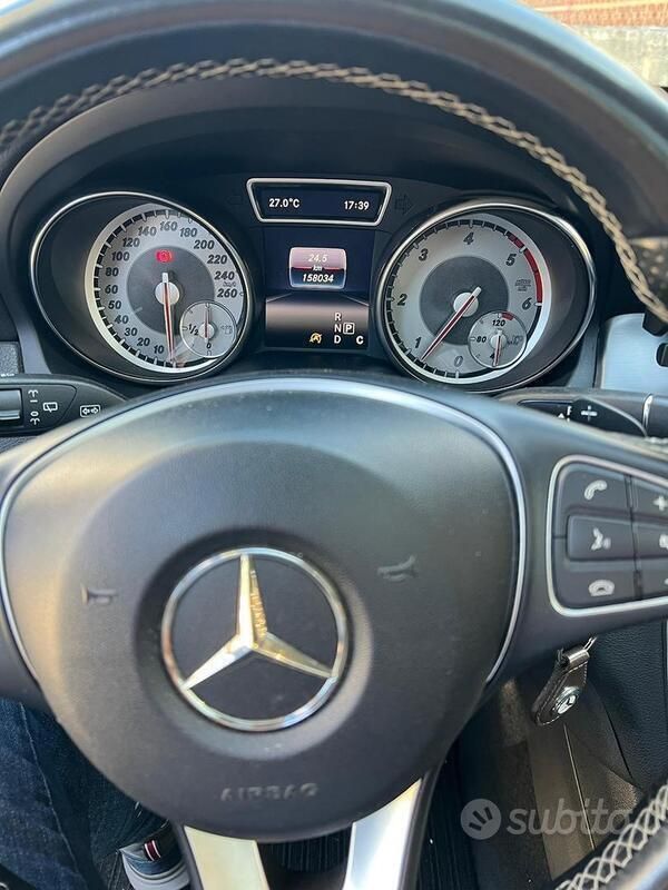Usata Mercedes GLA200 136 CV (100 kW) 2015 Bianco SUV