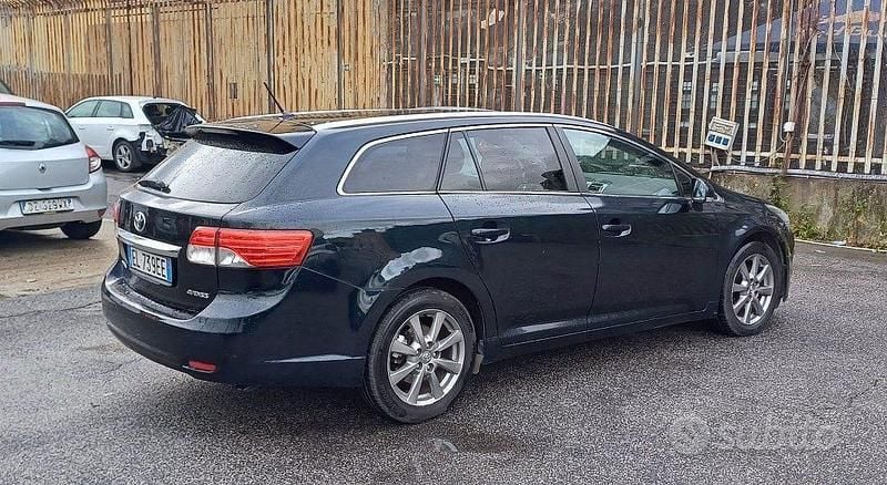 Usata Toyota Avensis Lounge 124 CV (91 kW) 2012 Nero Station wagon