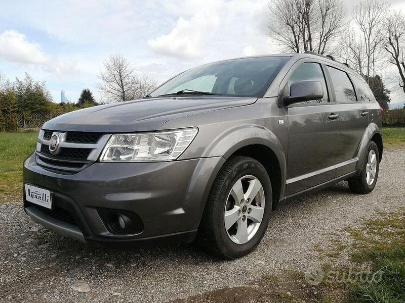 Usata Fiat Freemont Lounge 140 CV (102 kW) 2011 Grigio SUV