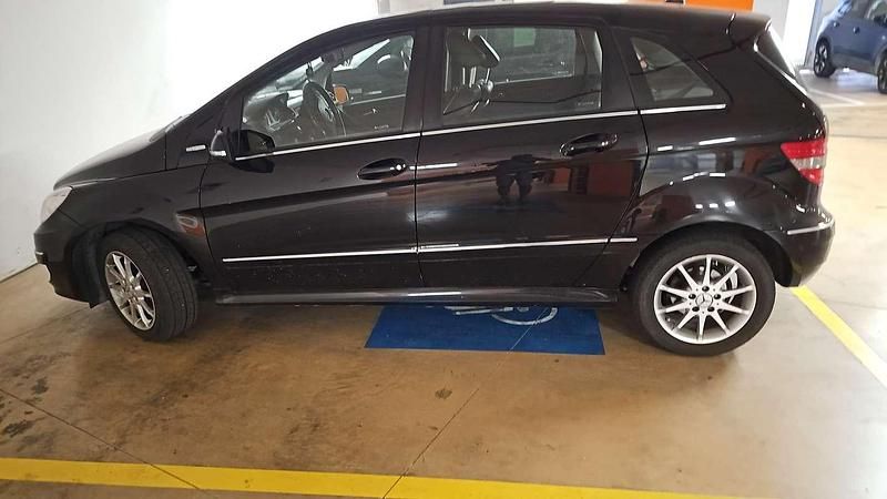 Usata Mercedes B180 Chrome 116 CV (85 kW) 2009 Nero Monovolume