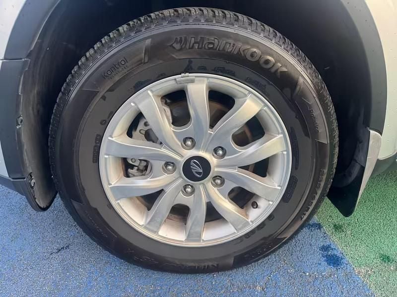 Usata Mahindra XUV500 140 CV (102 kW) 2019 Argento SUV