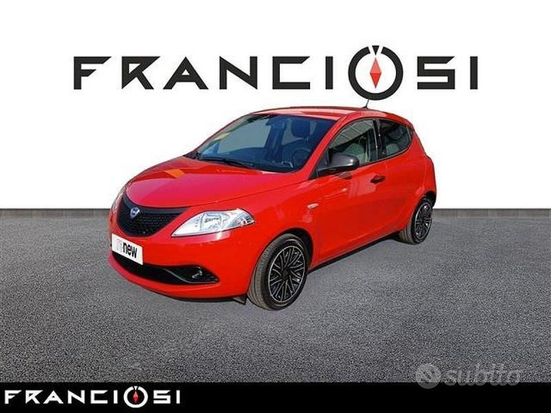 Usata Lancia Ypsilon Silver 70 CV (51 kW) 2020 Rosso Utilitaria