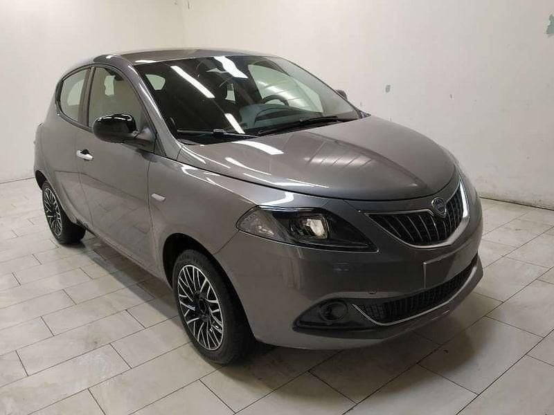 Usata Lancia Ypsilon S 69 CV (50 kW) 2024 Grigio Utilitaria