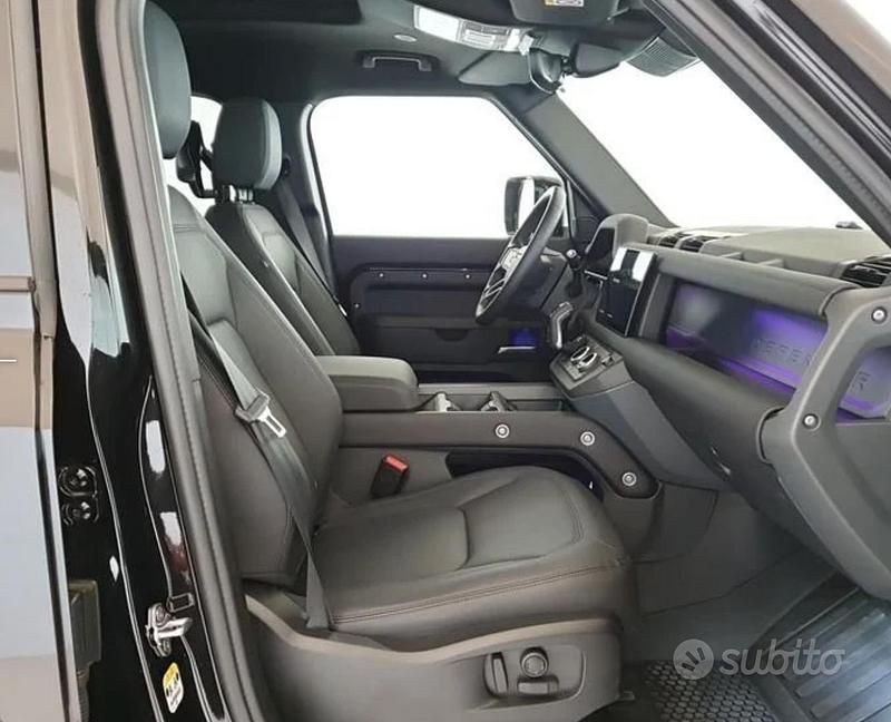 Usata Land Rover Defender 68 CV (50 kW) 2022 Grigio Station wagon