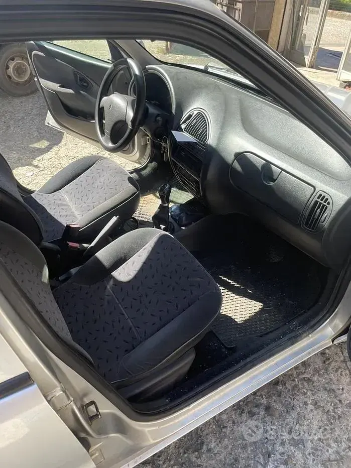 Usata Citroën Saxo 57 CV (41 kW) 2002 Utilitaria