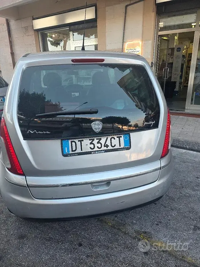 Usata Lancia Musa 90 CV (66 kW) 2008 Grigio Monovolume