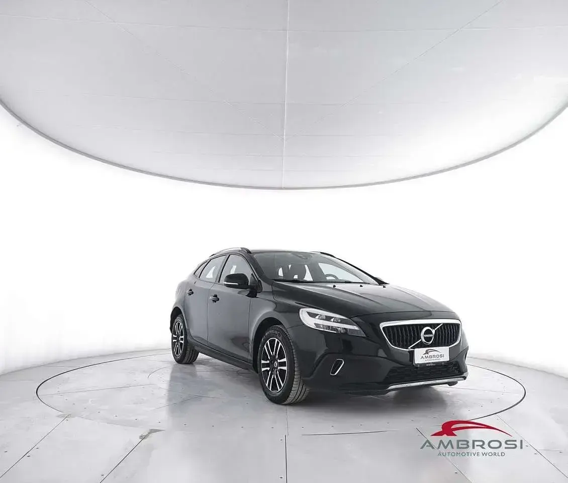 Usata Volvo V40 Business Edition 120 CV (88 kW) 2019 Nero Utilitaria