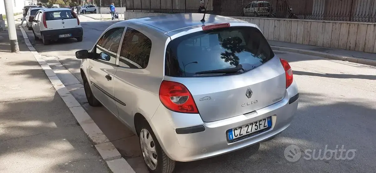 Usata Renault Clio II 75 CV (55 kW) 2006 Grigio Utilitaria