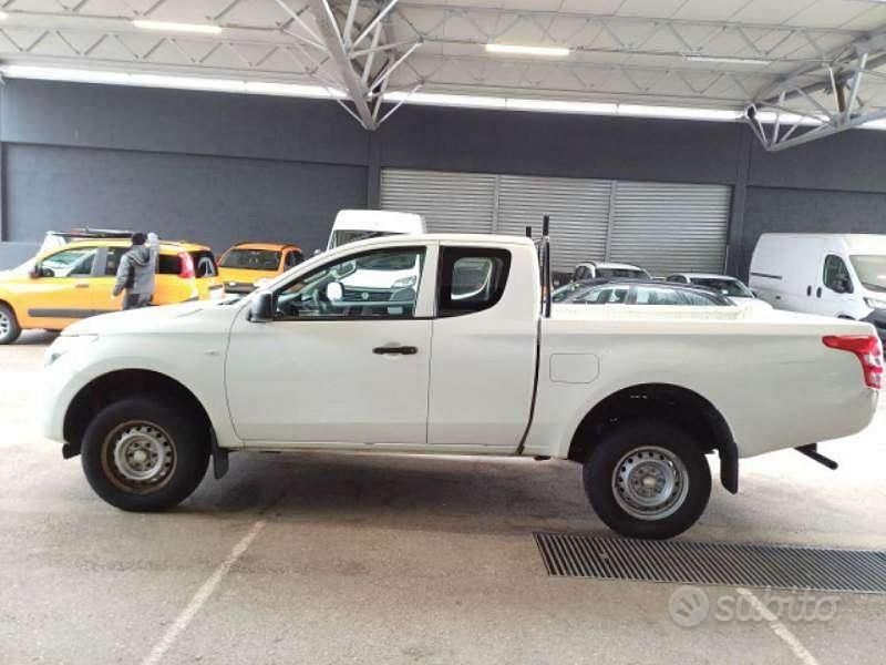 Usata Mitsubishi L200 Invite 154 CV (113 kW) 2017 Bianco Pick-up
