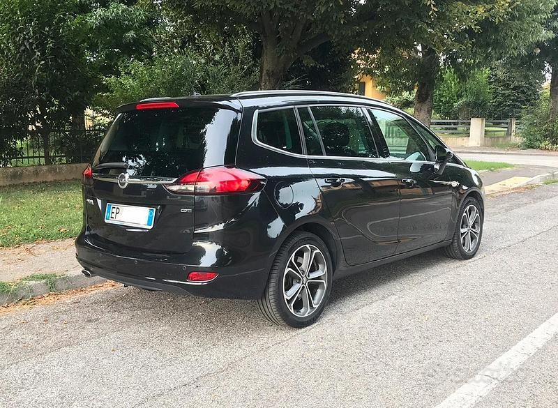 Nero Usata 2012 Opel Zafira Tourer Monovolume | 6500 € (Buon prezzo) - Immagine 1/4