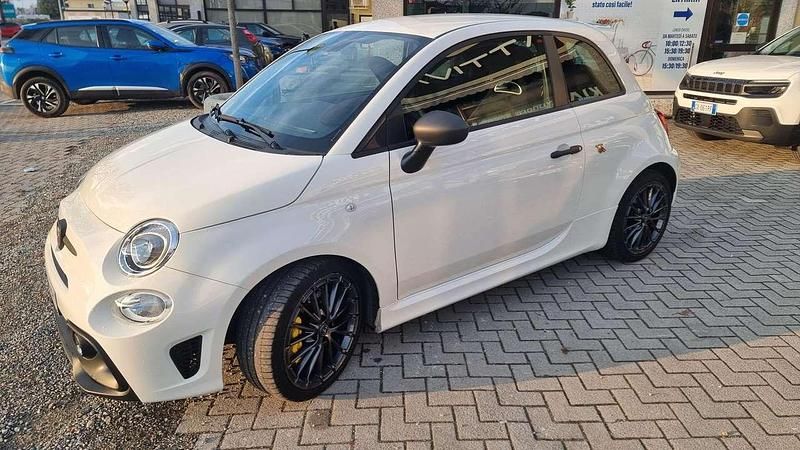Usata Abarth 695 179 CV (131 kW) 2024 Bianco Utilitaria