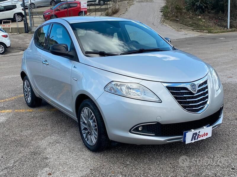 Usata Lancia Ypsilon 95 CV (69 kW) 2012 Grigio Utilitaria