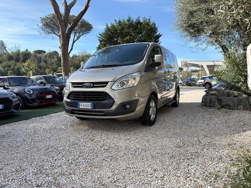 Begagnad Ford Tourneo Titanium 131 HK (96 kW) 2016 Beige Minibuss