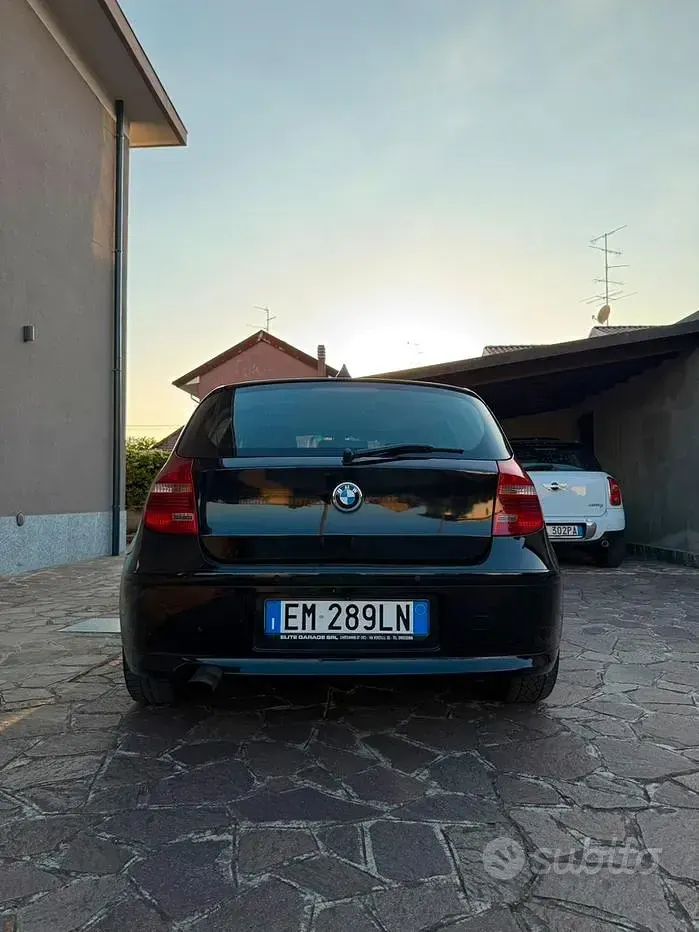Usata BMW 118 Efficient Dynamics 143 CV (105 kW) 2012 Nero Utilitaria