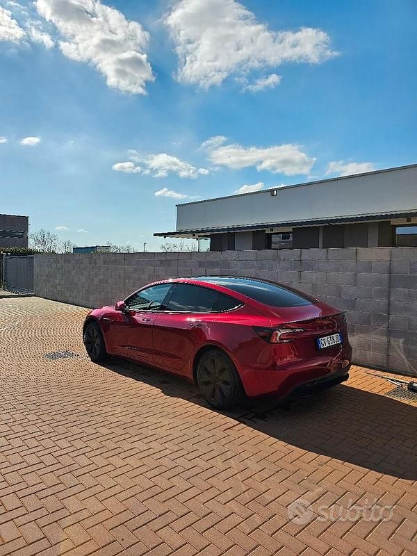 Usata Tesla Model 3 235 kW (320 CV) 2024 Rosso Berlina