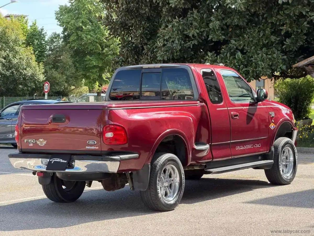 Usata Ford V8 Lariat 230 CV (169 kW) 1999 Rosso SUV