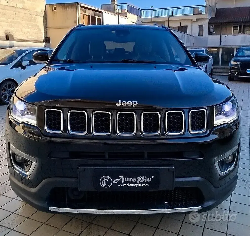 Usata Jeep Compass Limited 140 CV (102 kW) 2018 Beige SUV