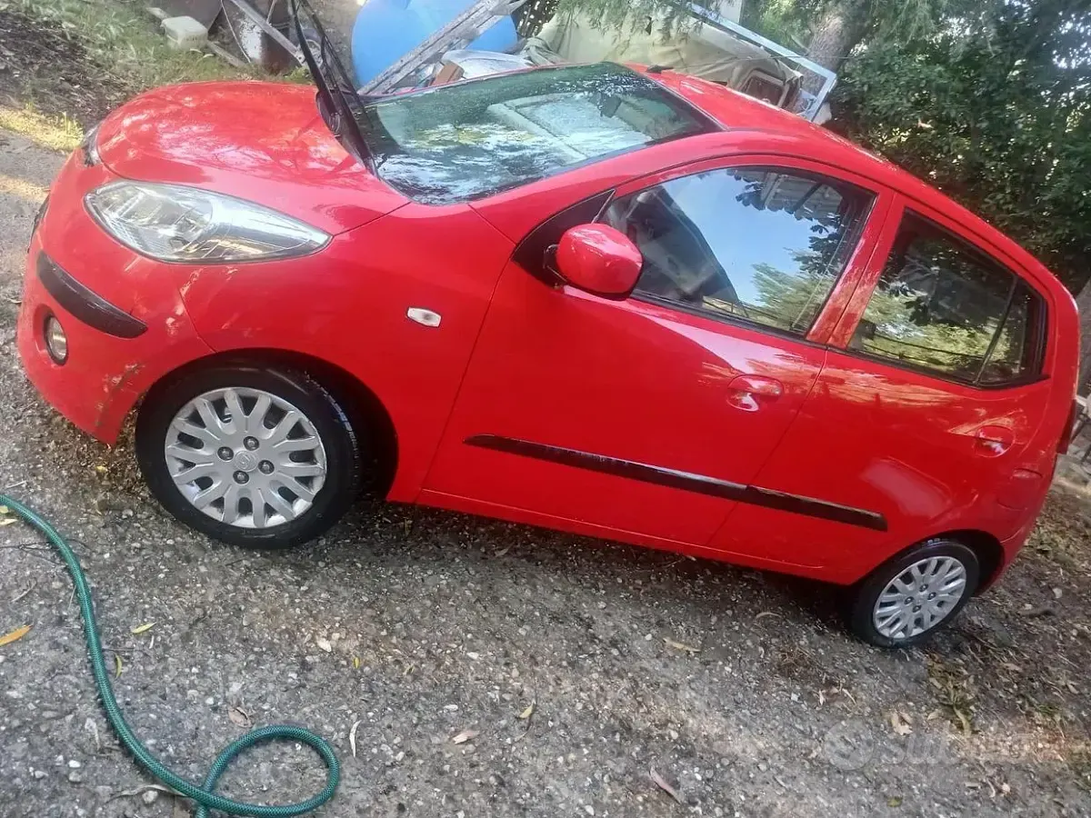 Usata Hyundai i10 66 CV (48 kW) 2011 Rosso Utilitaria